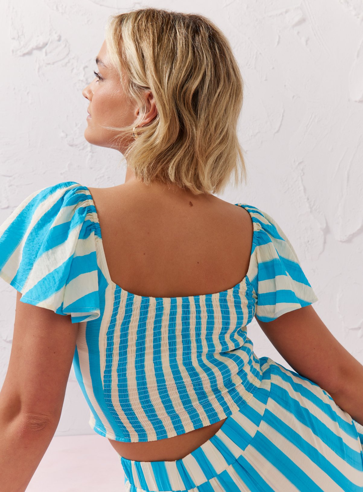 EVERBELLE Blue Stripe Angel Sleeve Ruched Top  20 - Image 4 thumbnail